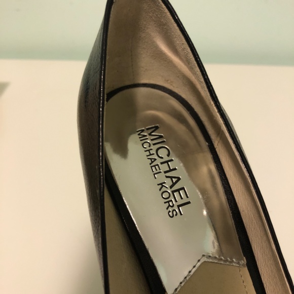 Black leather shoes - Picture 2 of 4